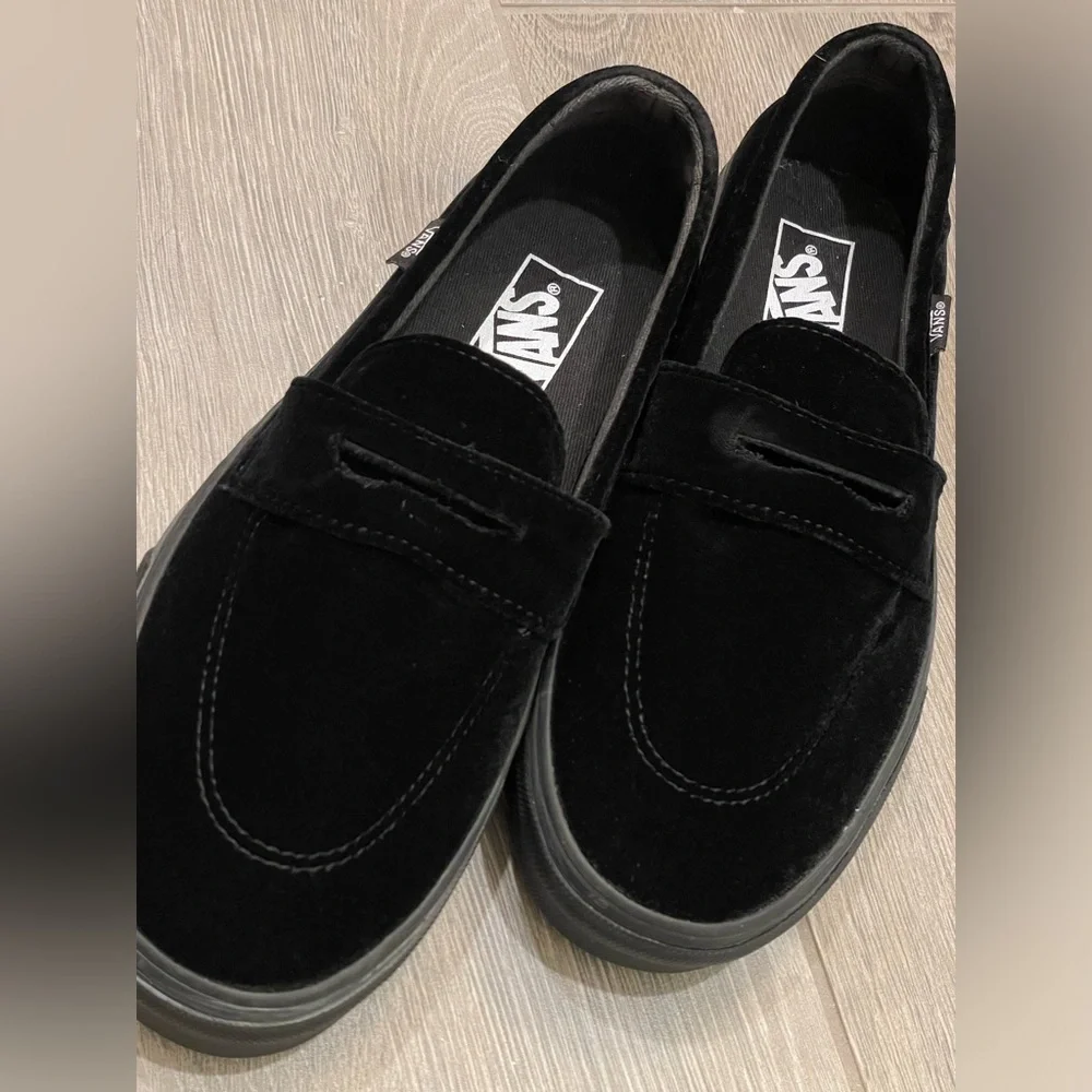 NWOT - Vans Skate Style 53 Velvet Black